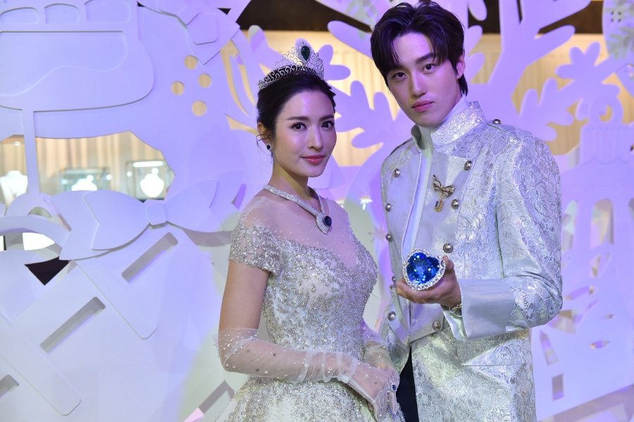 “แอฟ-ต่อ” คู่พระนางสุดฮอตแห่งปี ร่วมมอบของขวัญแห่งความสุข ในงาน “White Christmas” โดย บิวตี้ เจมส์