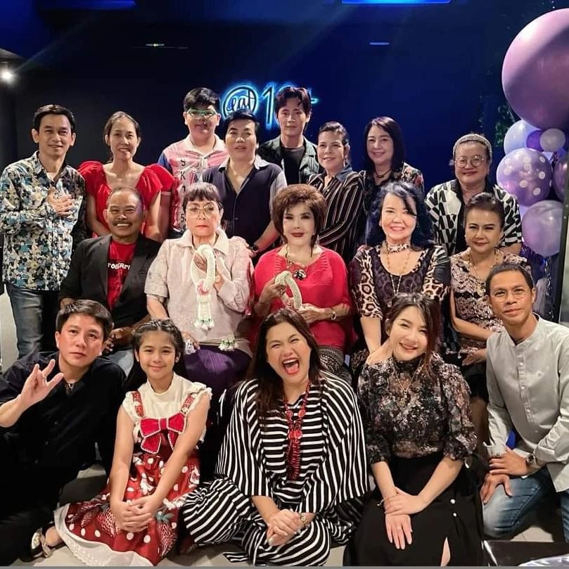 ‘หนู อธิคม’ จัดฉลองแสดงความยินดี 2 ศิลปินแห่งชาติ พร้อมสังสรรค์วันเกิด 2 นักร้องต่างยุค