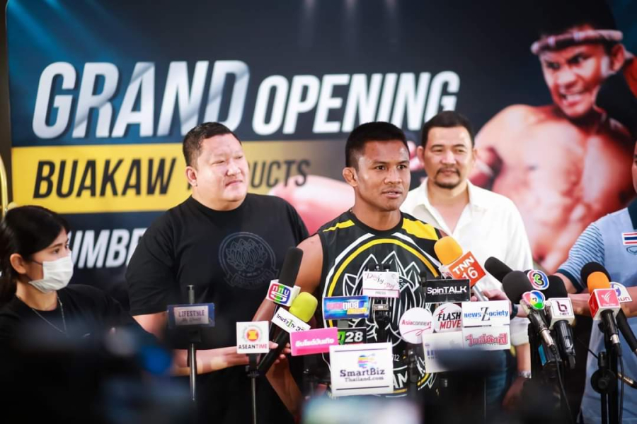 “บัวขาว บัญชาเมฆ” เปิดตัวคอลเลคชั่น Buakaw Number 1 Series สินค้าอันดับหนึ่งในใจบัวขาว