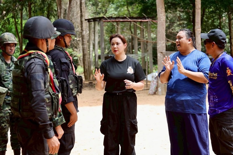 แม้ลงพื้นที่ช่วยชาติ ฝ่าแดด ฝ่าฝน มอบสิ่งของ-กำลังใจให้ทหารแนวชายแดนไทย-กัมพูชา แต่ “บุ๋ม ปนัดดา” มีเคล็ดลับสุขภาพดี ร่างกายแข็งแรง ดูสวยสดใส